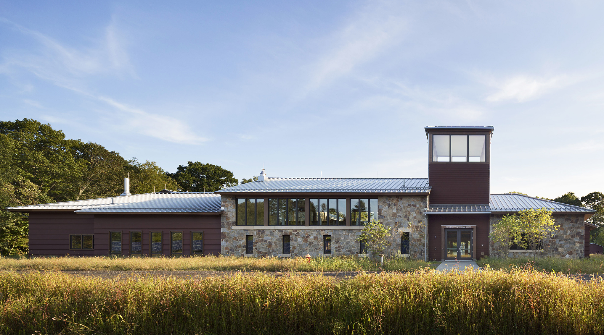 <p>West facade of the Kohler Environmental Center, viewed from campus. Photograph Peter Aaron / OTTO, 2012.</p>
